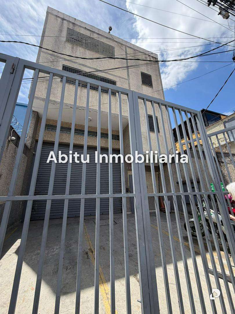 Building in Boleíta Sur, Caracas – 2