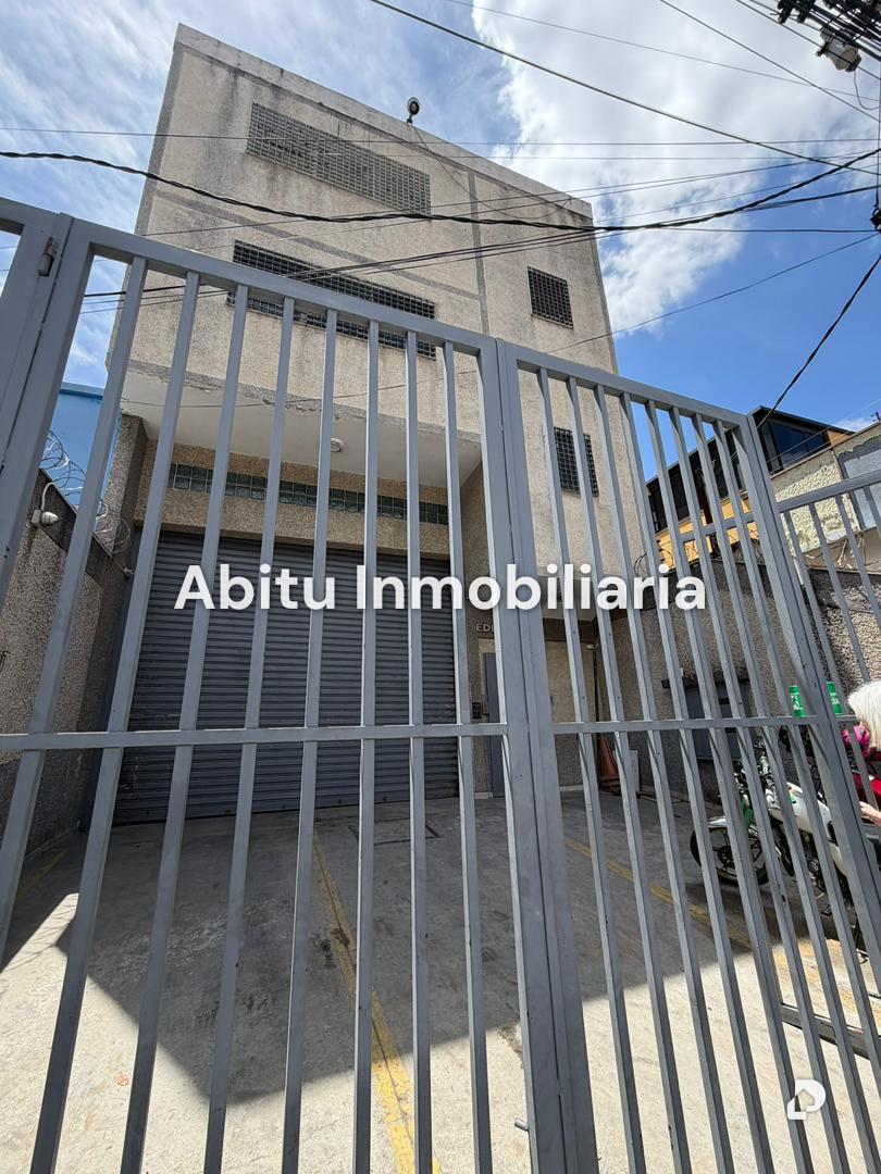 Building in Boleíta Sur, Caracas – 2