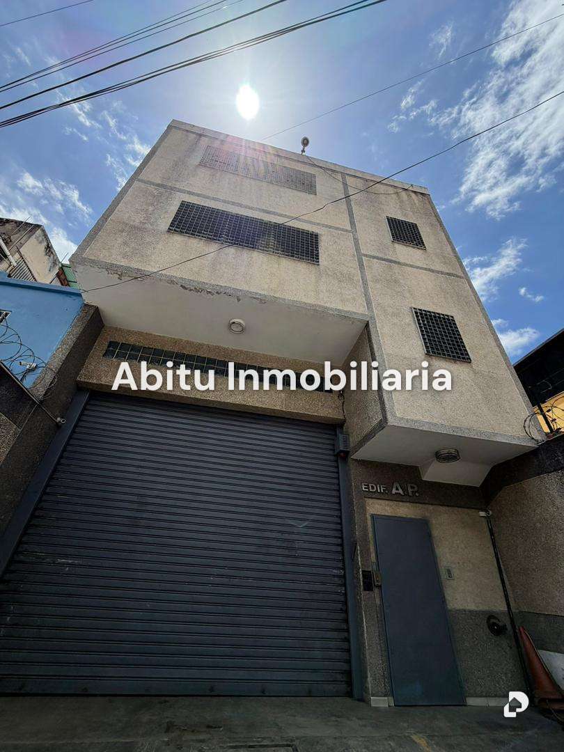 Building in Boleíta Sur, Caracas – 1