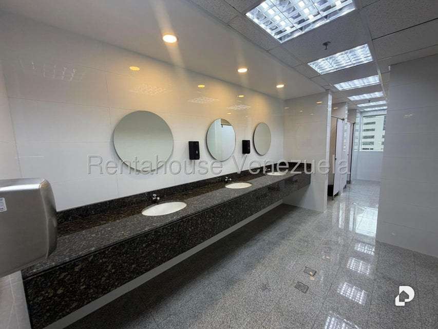 Oficina en Las Mercedes, Caracas – 8