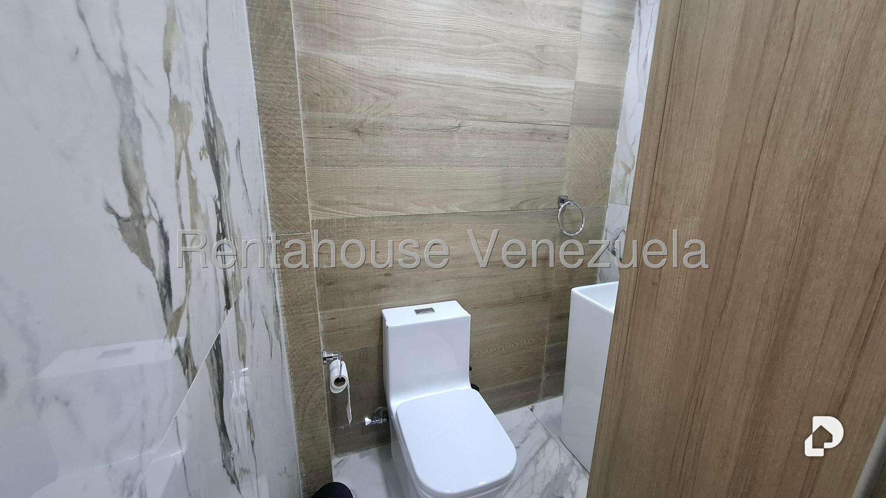Local comercial en La Trinidad, Caracas – 23