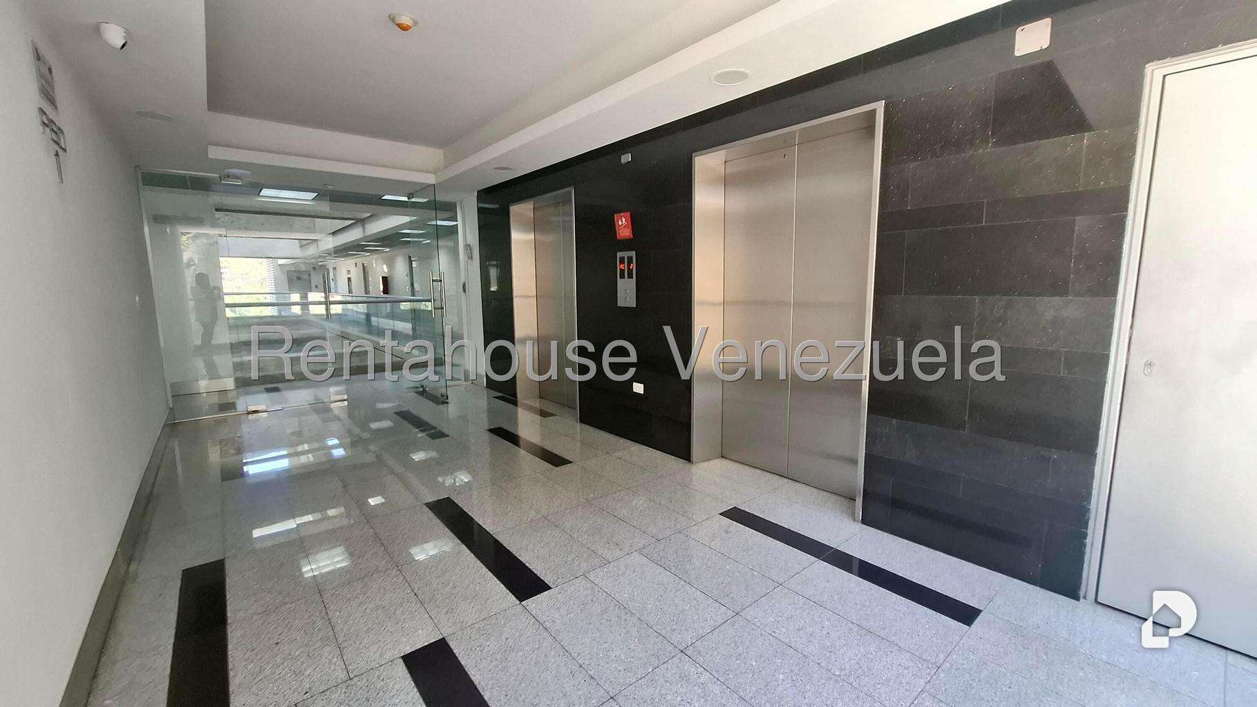 Local comercial en La Trinidad, Caracas – 2