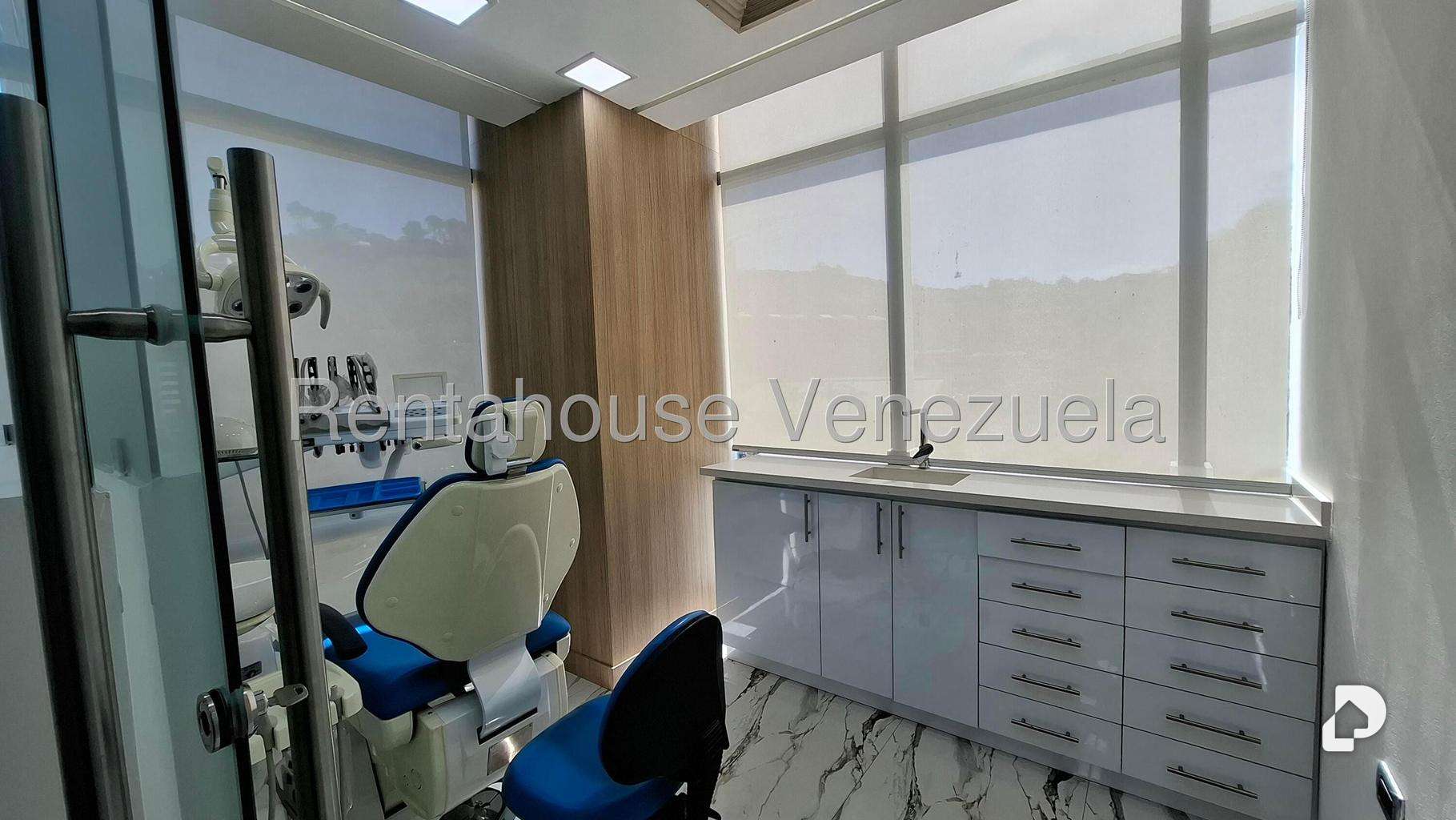 Local comercial en La Trinidad, Caracas – 12