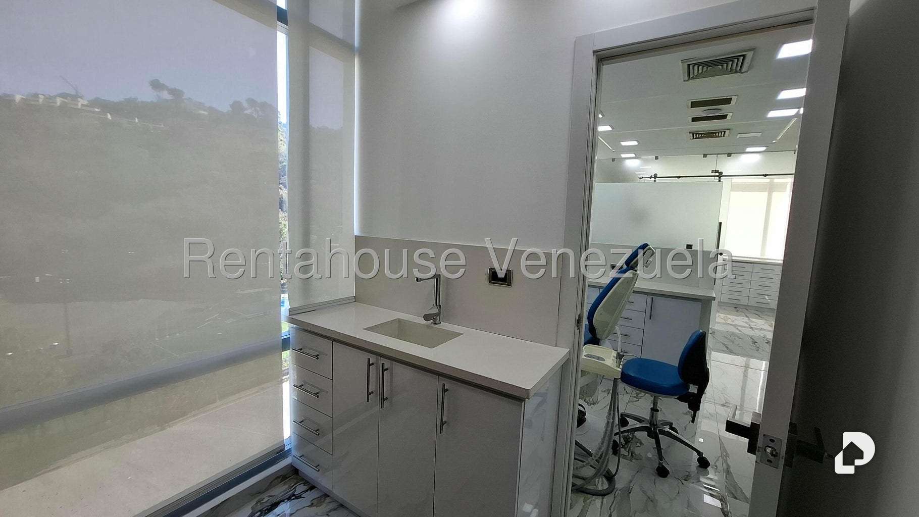 Local comercial en La Trinidad, Caracas – 19