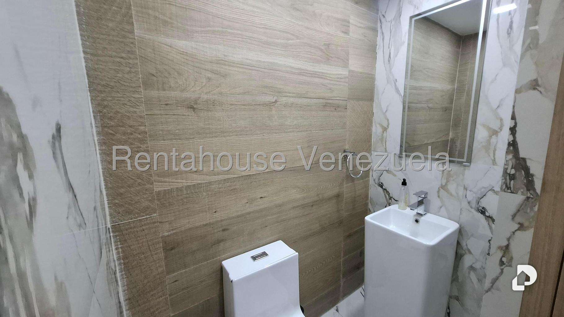 Local comercial en La Trinidad, Caracas – 24