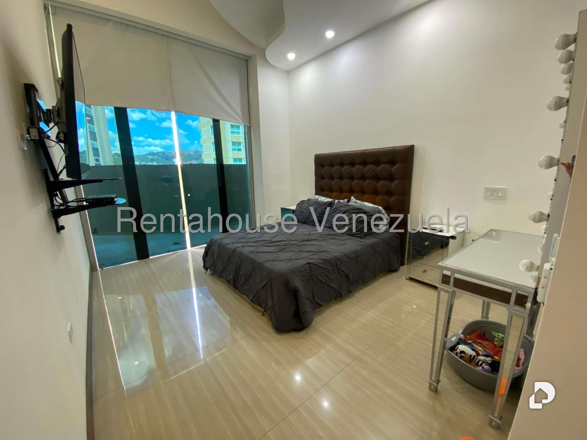 Apartamento en Las Mesetas de Santa Rosa de Lima, Caracas – 30