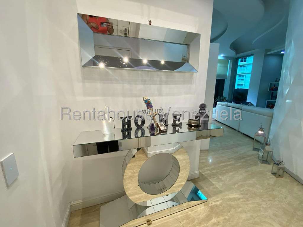 Apartamento en Las Mesetas de Santa Rosa de Lima, Caracas