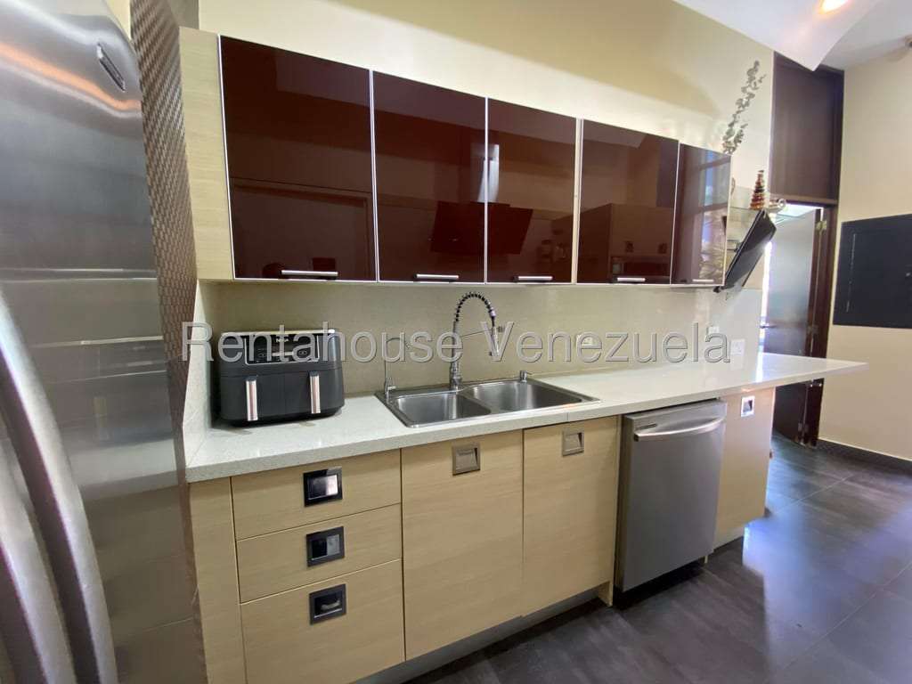 Apartamento en Las Mesetas de Santa Rosa de Lima, Caracas
