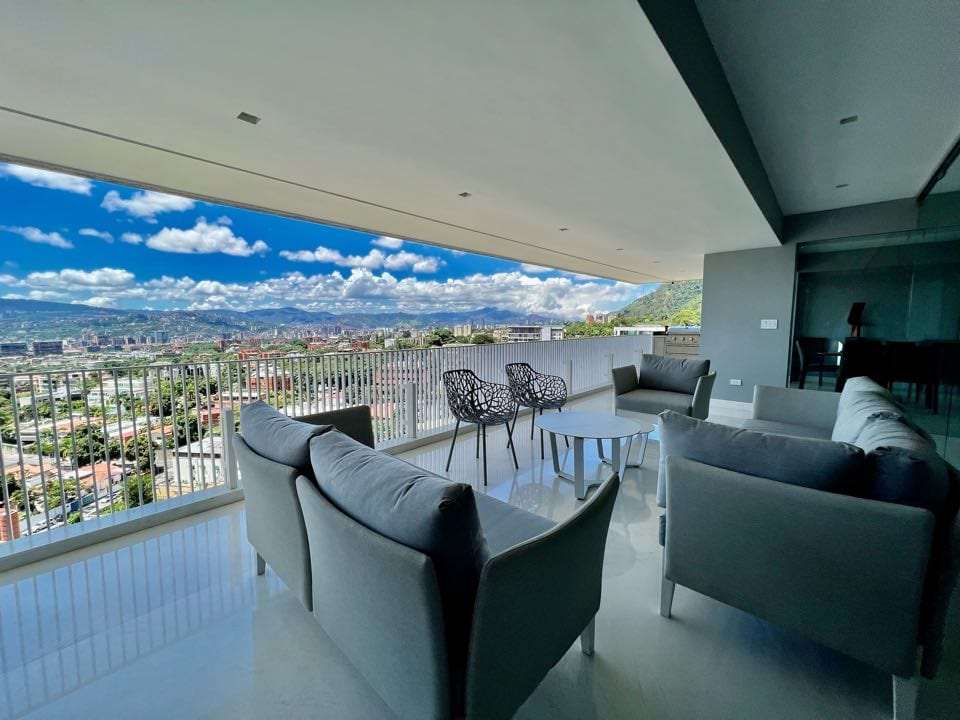 Apartamento en Altamira, Caracas - 1