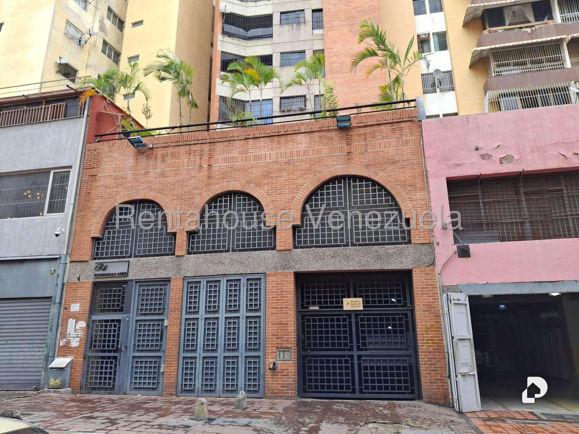 Local comercial en Parroquia La Candelaria, Caracas – 1