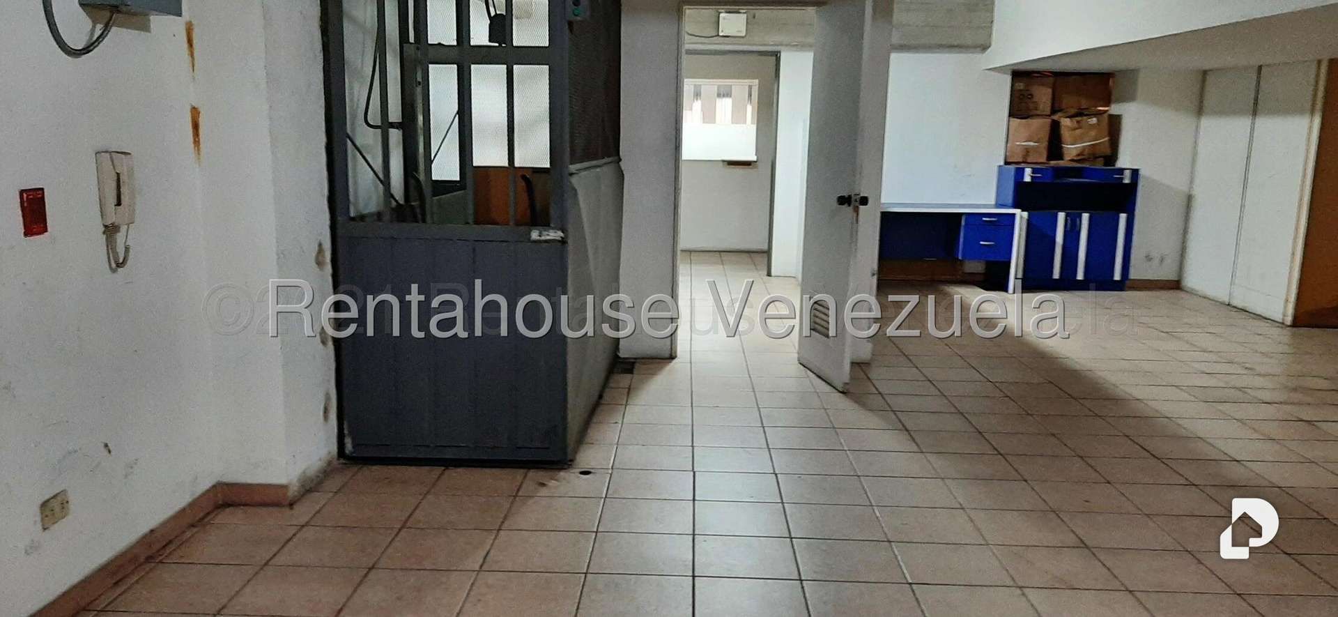 Local comercial en Parroquia La Candelaria, Caracas – 12