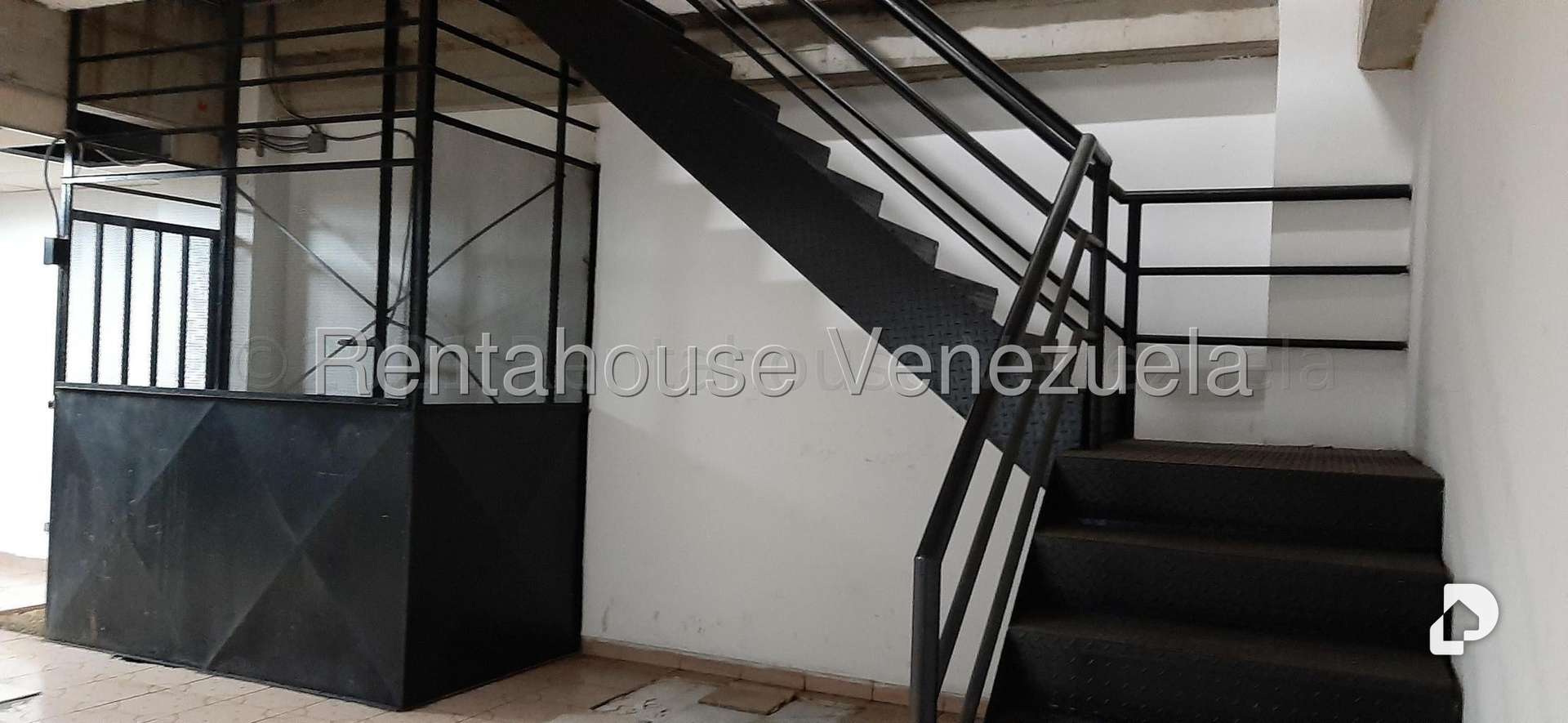 Local comercial en Parroquia La Candelaria, Caracas – 27