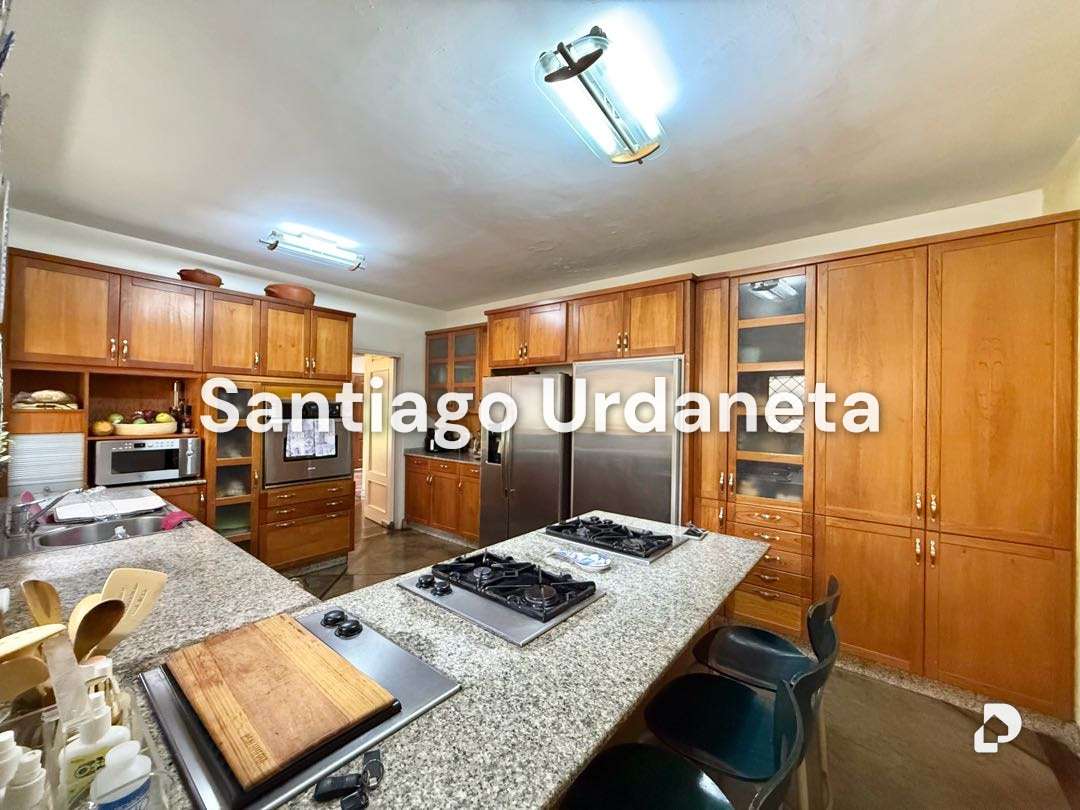 Casa en Altamira, Caracas – 13