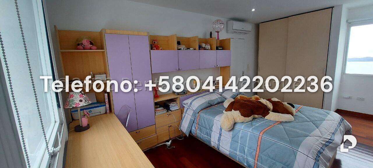 Casa en Los Guayabitos, Caracas – 28