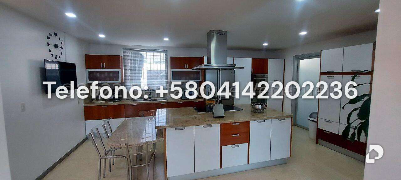 Casa en Los Guayabitos, Caracas – 14