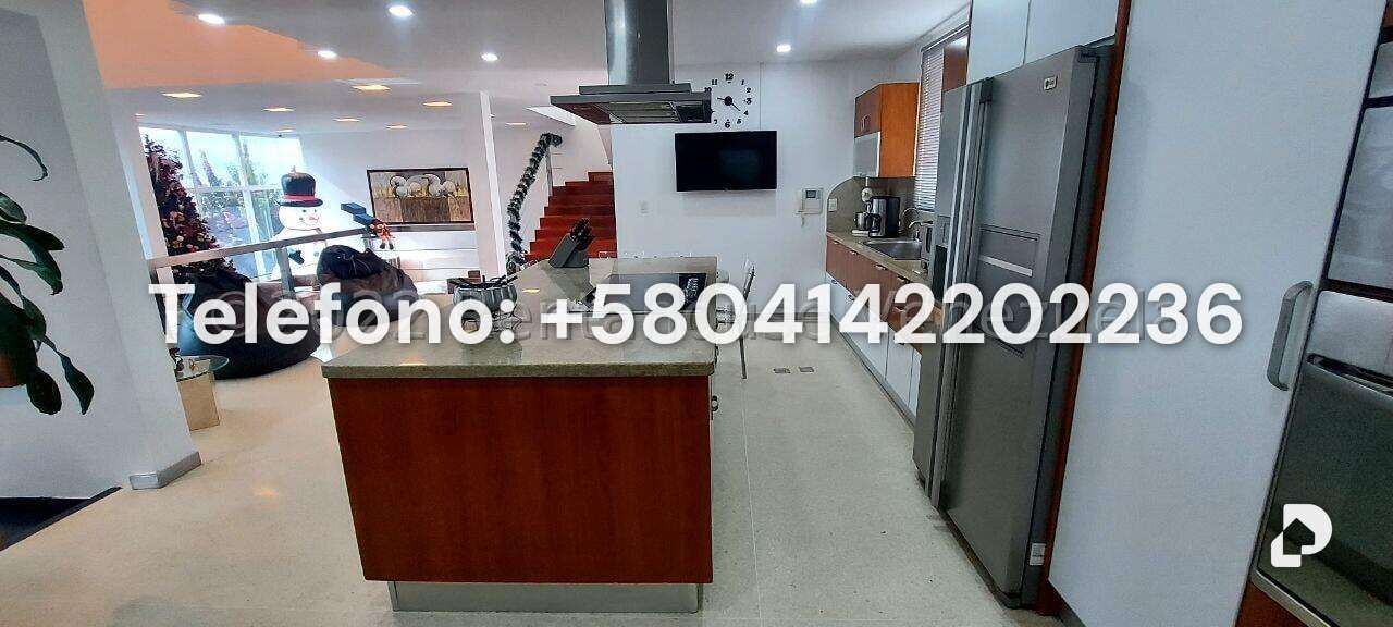 Casa en Los Guayabitos, Caracas – 12