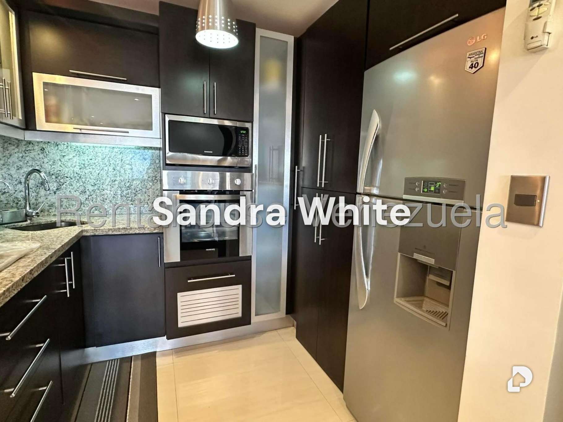 Apartamento en Colinas de La Tahona. 27-4401, Caracas – 8