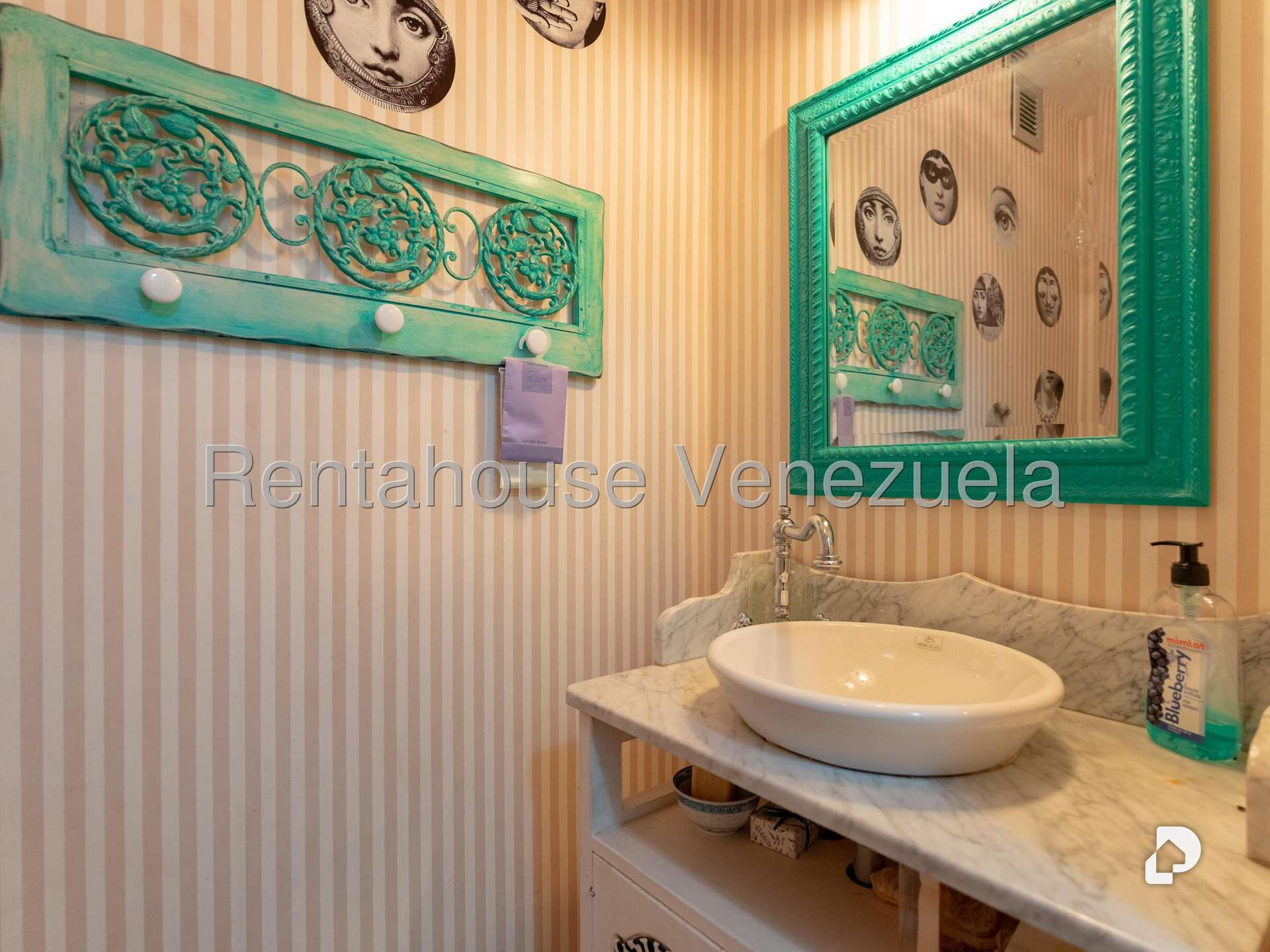 Casa en Los Geranios, Caracas – 30