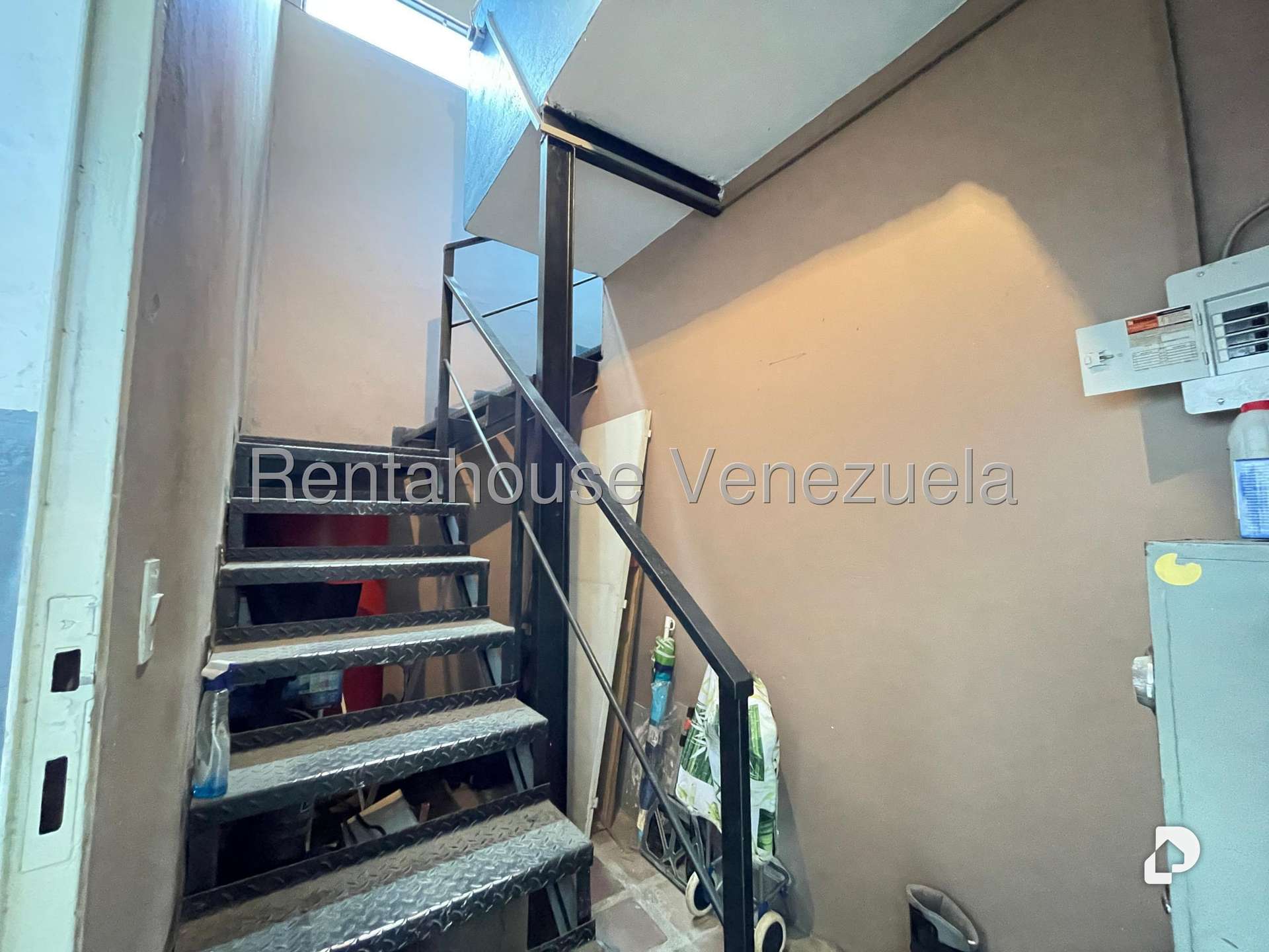 Galpón en Baruta, Caracas – 24