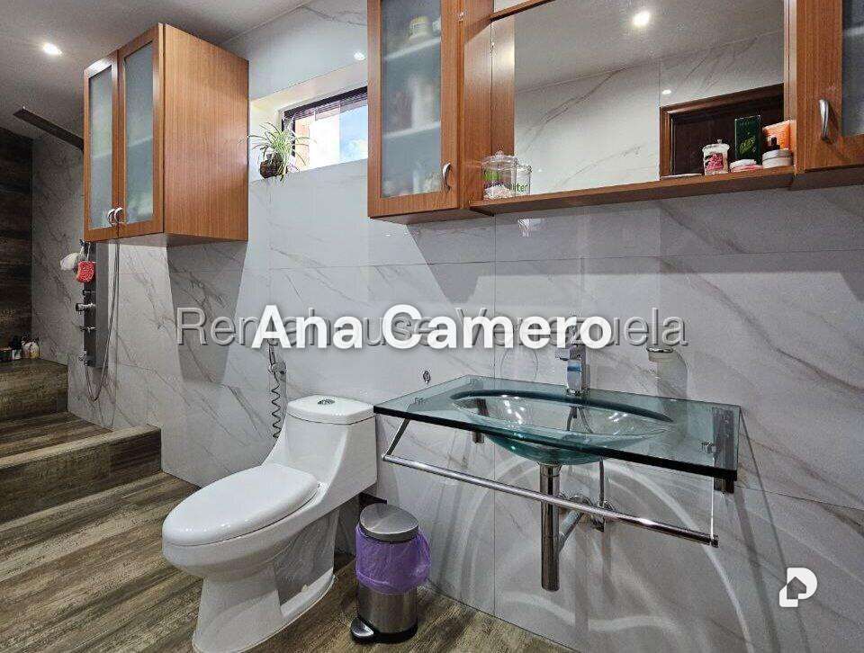 Casa en Prados del Este, Caracas – 25