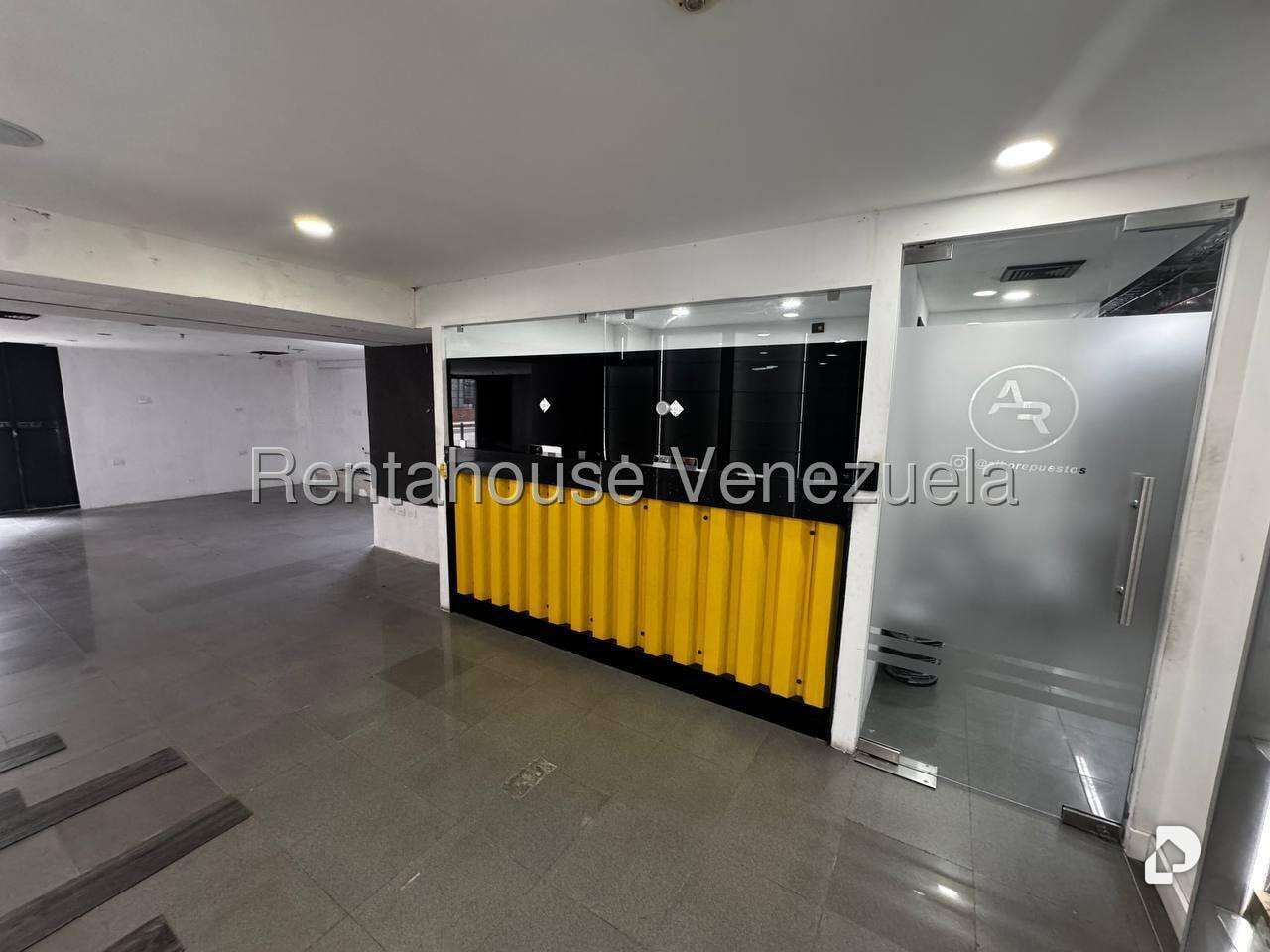 Local comercial en El Bosque, Caracas – 18