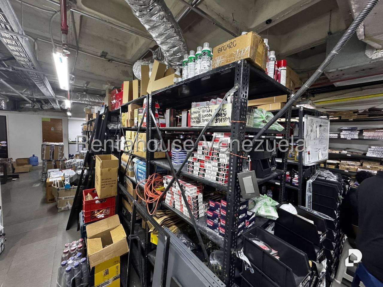 Local comercial en El Bosque, Caracas – 11