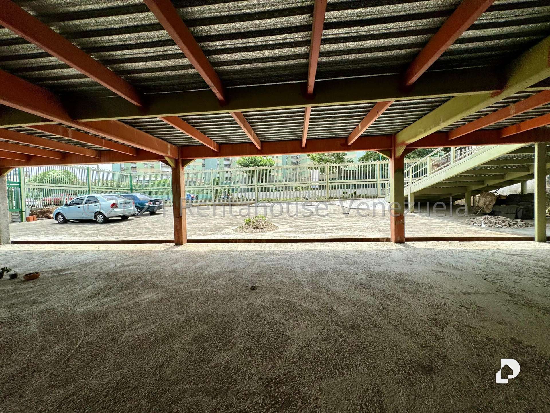 Local comercial en El Paraíso, Caracas – 16
