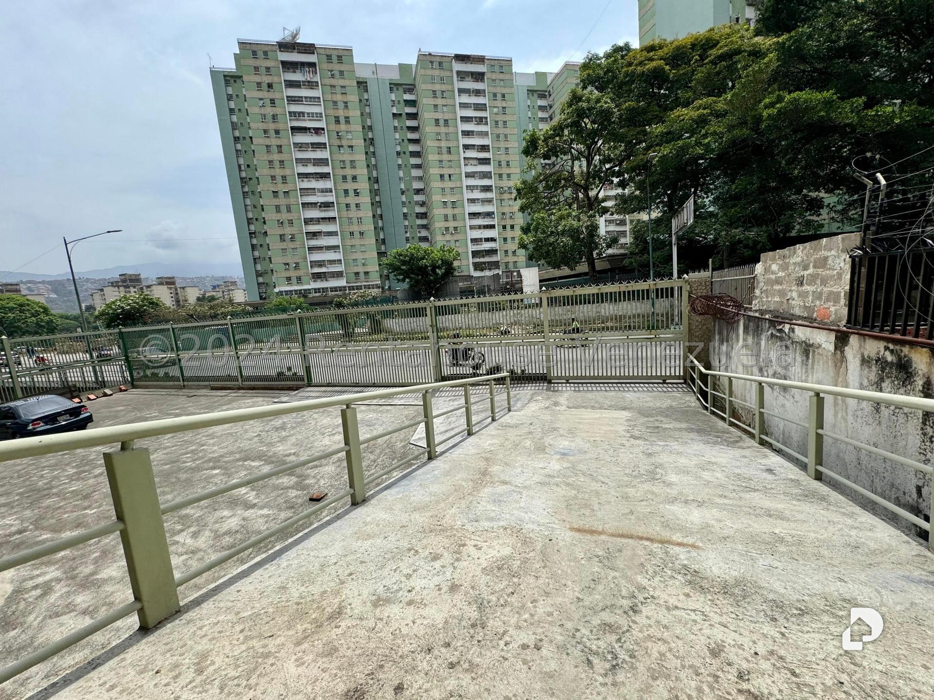 Local comercial en El Paraíso, Caracas – 3