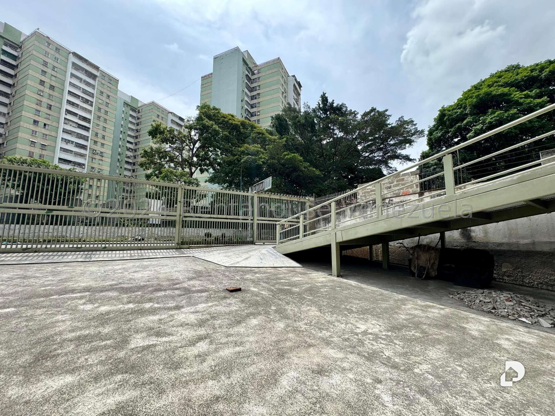 Local comercial en El Paraíso, Caracas – 15