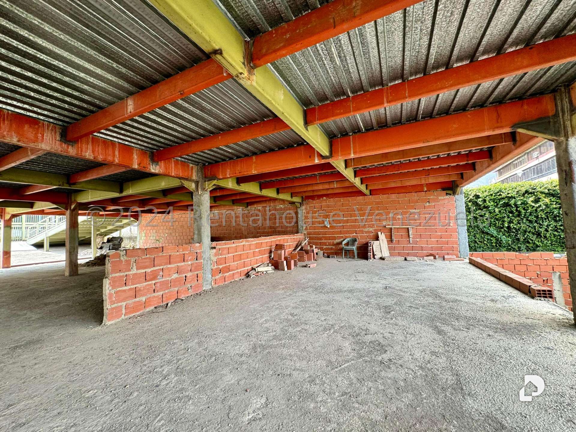 Local comercial en El Paraíso, Caracas – 18