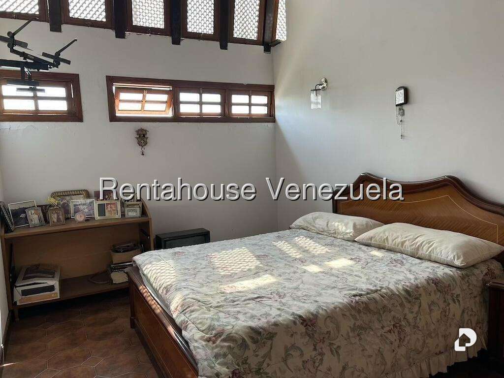 Casa en Santa Paula, Caracas – 19