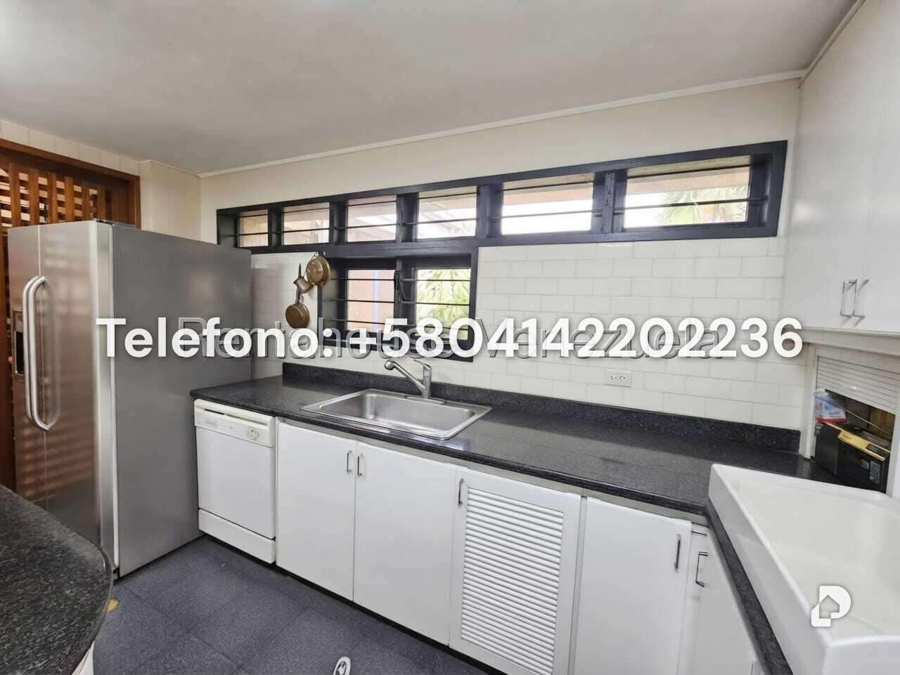Casa en Alto Prado, Caracas – 24