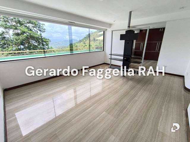 Apartamento en Lomas de La Laguntia, Caracas – 13