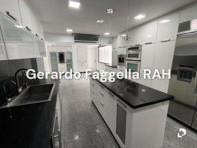 Apartamento en Lomas de La Laguntia, Caracas – 8