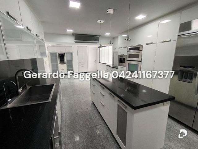 Apartamento en Lomas de La Laguntia, Caracas – 8