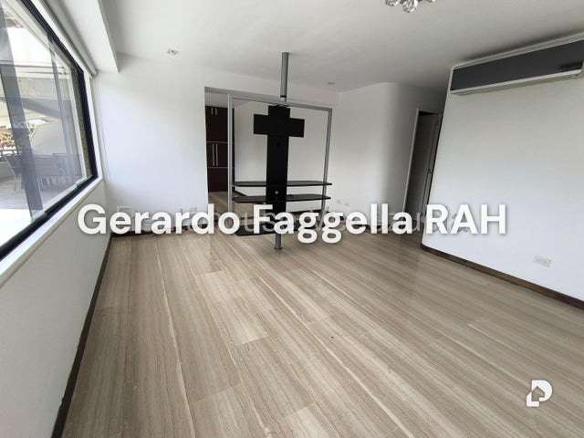 Apartamento en Lomas de La Laguntia, Caracas – 12