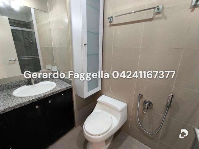 Apartamento en Lomas de La Laguntia, Caracas – 17