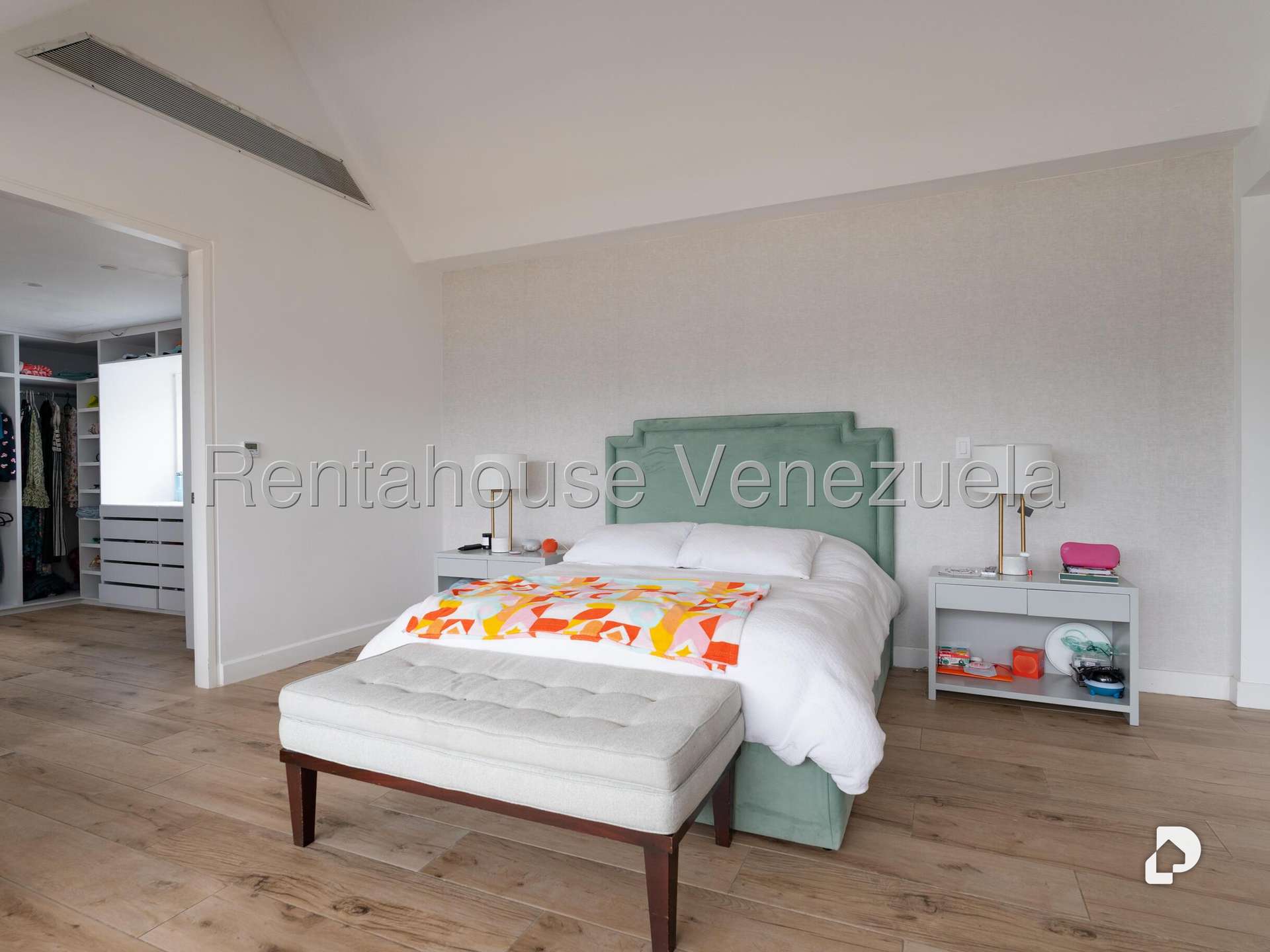 Casa en Cerro Verde, Caracas – 49