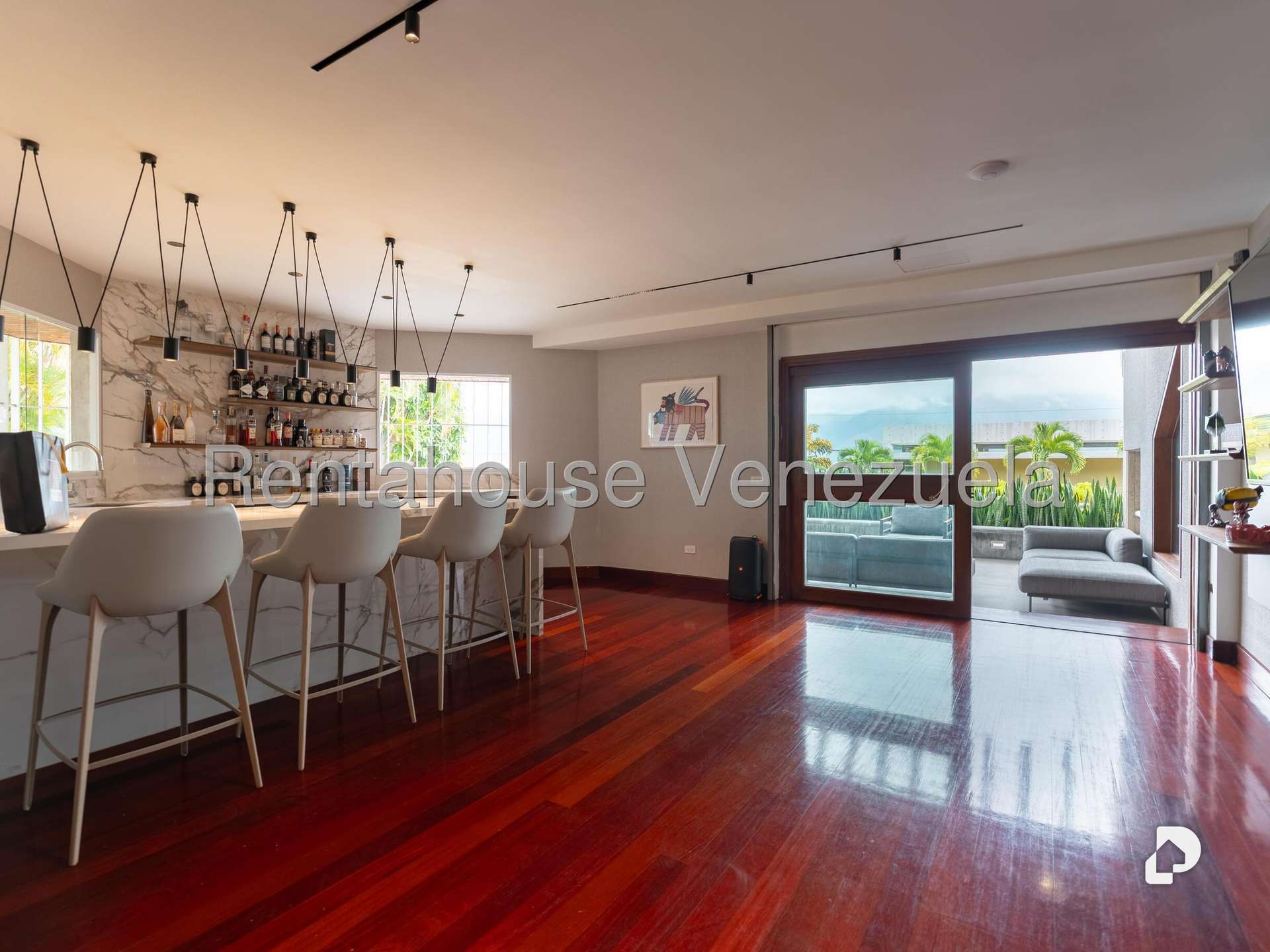 Casa en Cerro Verde, Caracas – 19