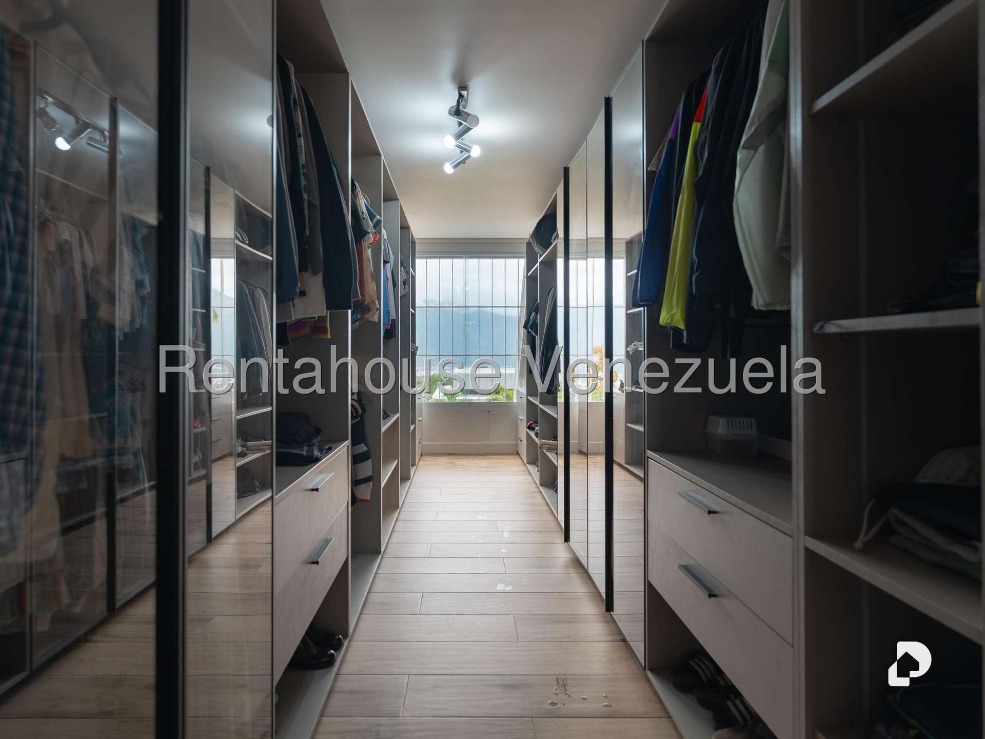 Casa en Cerro Verde, Caracas – 47