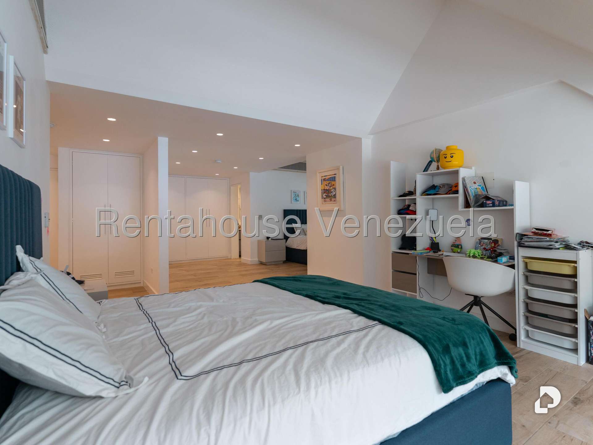 Casa en Cerro Verde, Caracas – 61