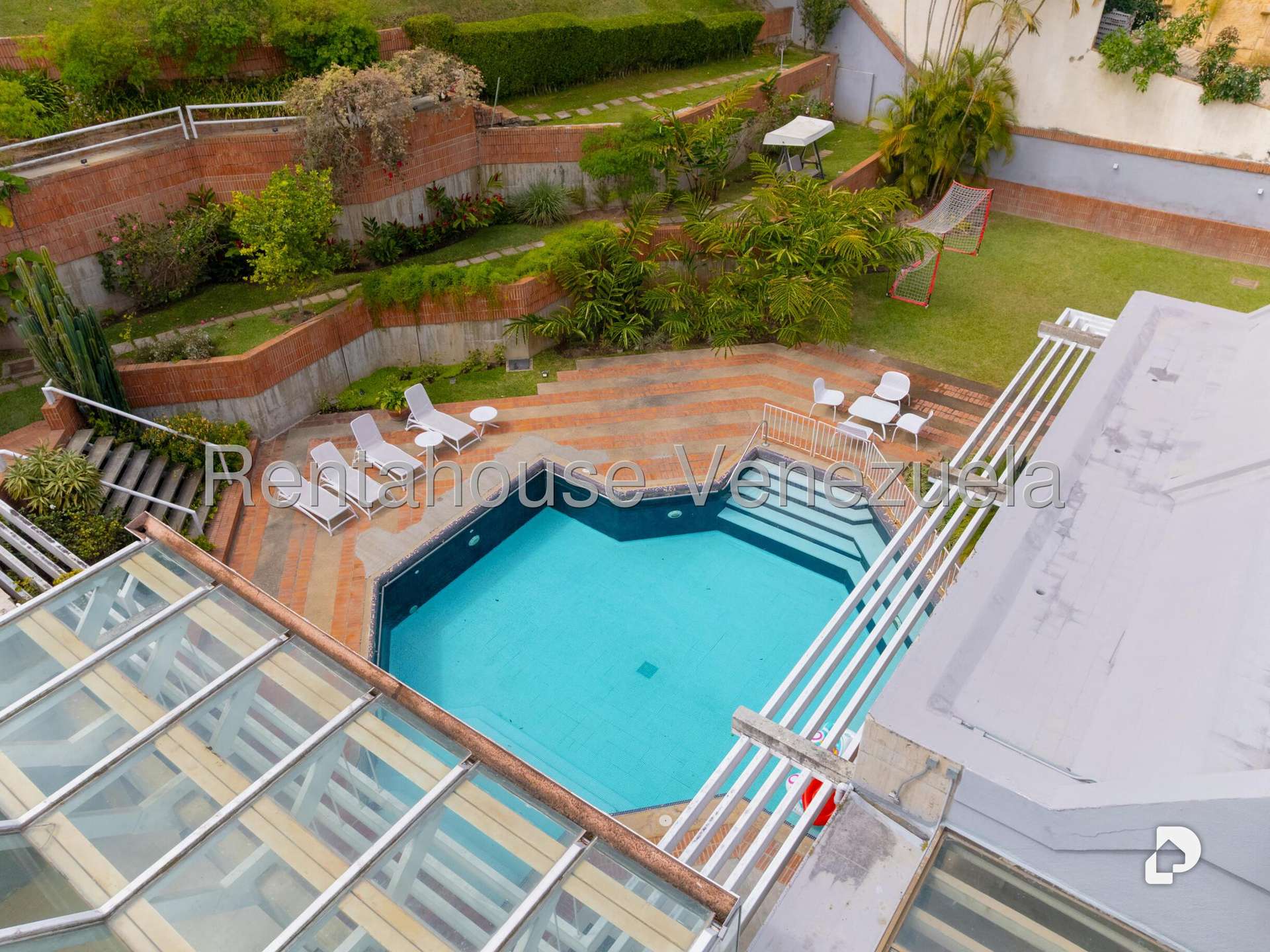 Casa en Cerro Verde, Caracas – 90