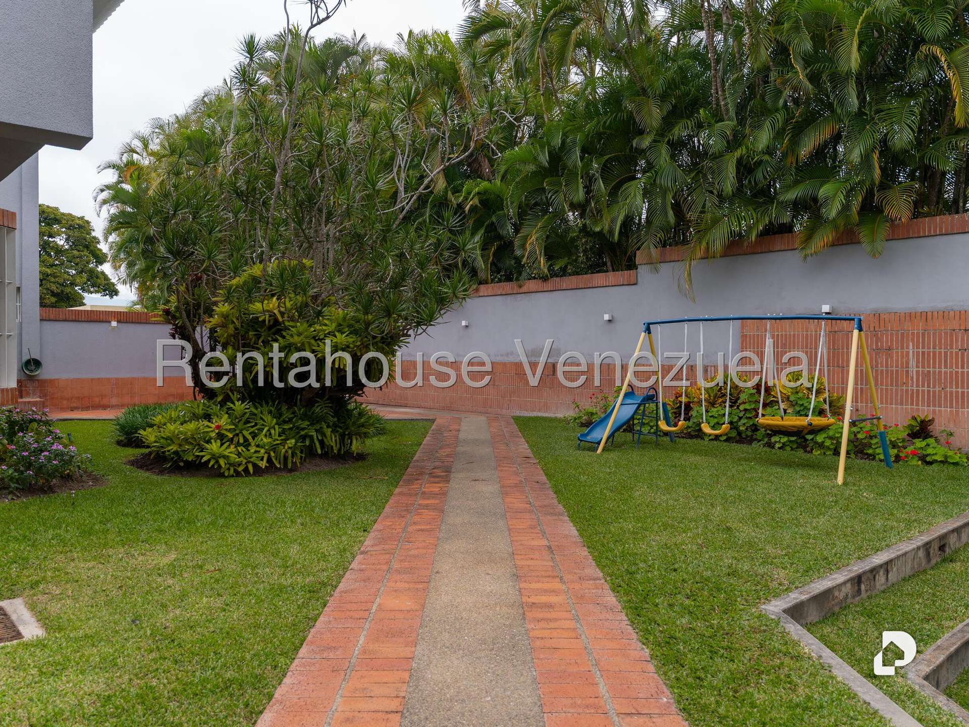Casa en Cerro Verde, Caracas – 69
