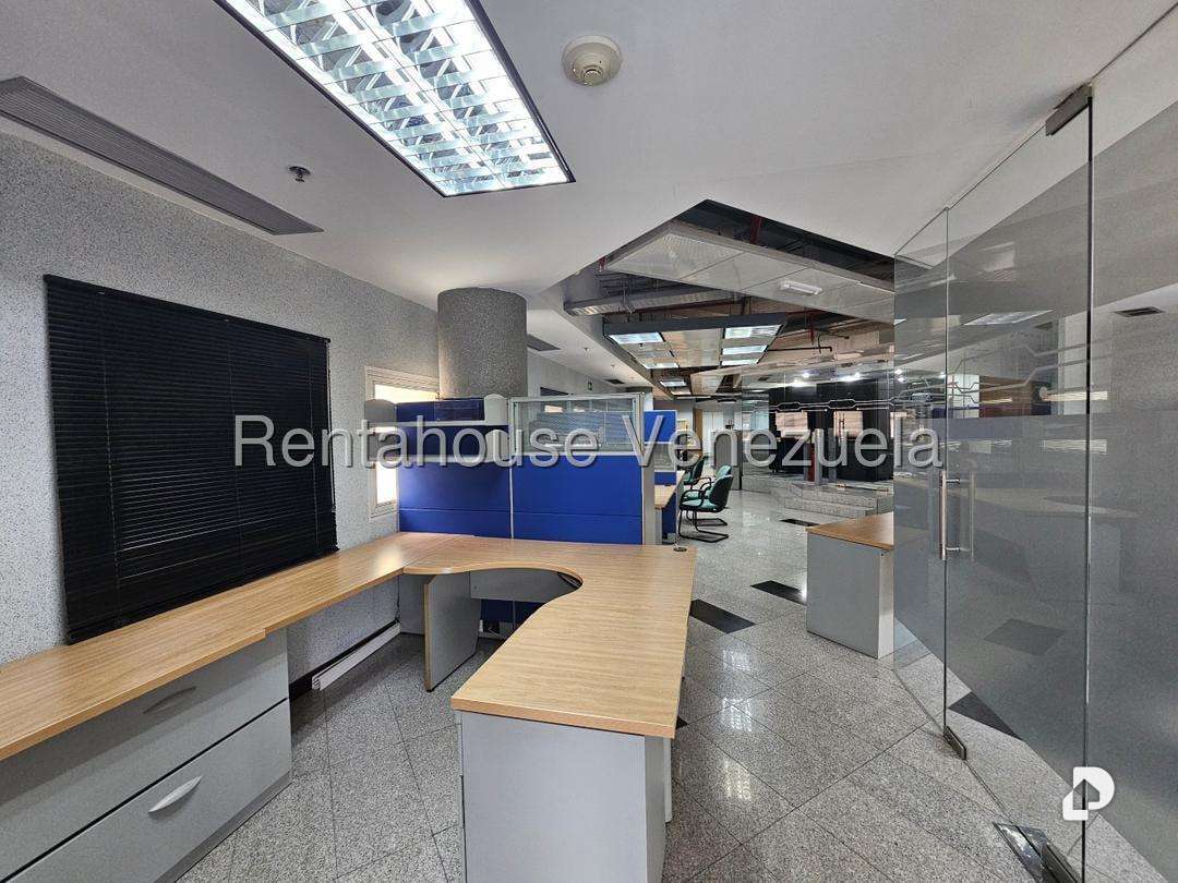 Edificio en Las Mercedes, Caracas – 11