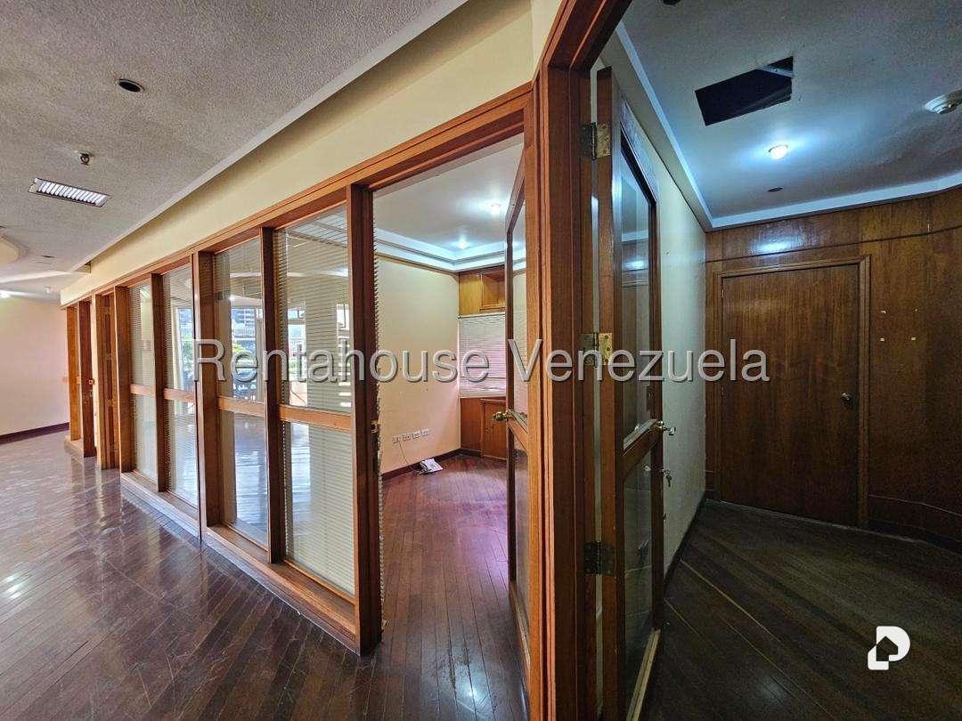 Edificio en Las Mercedes, Caracas – 24