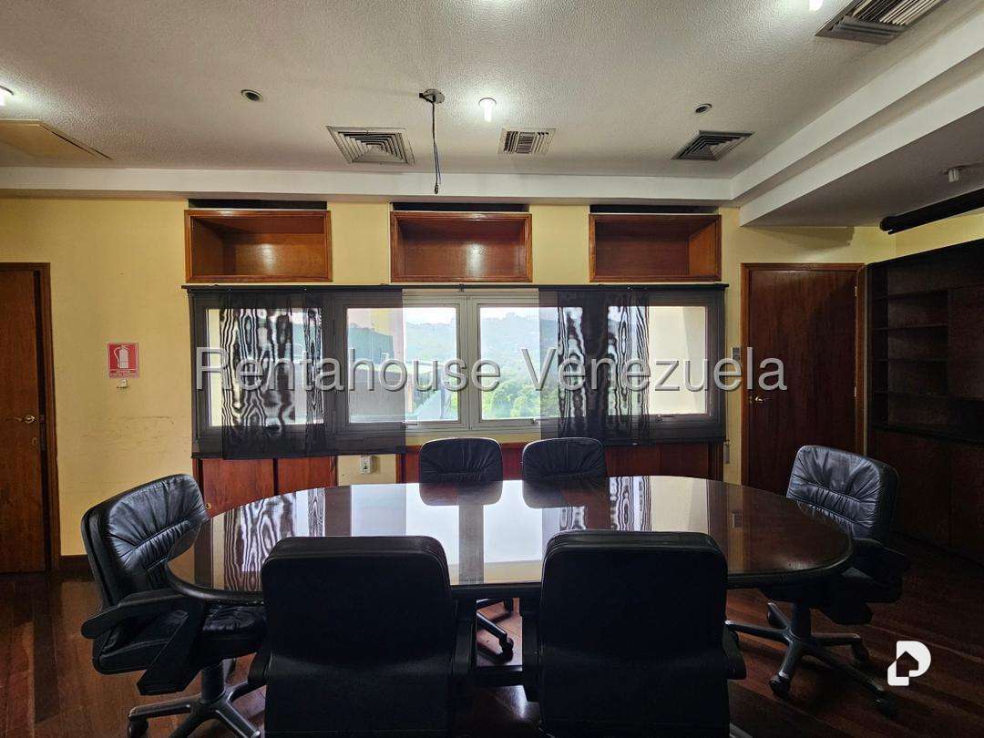 Edificio en Las Mercedes, Caracas – 12