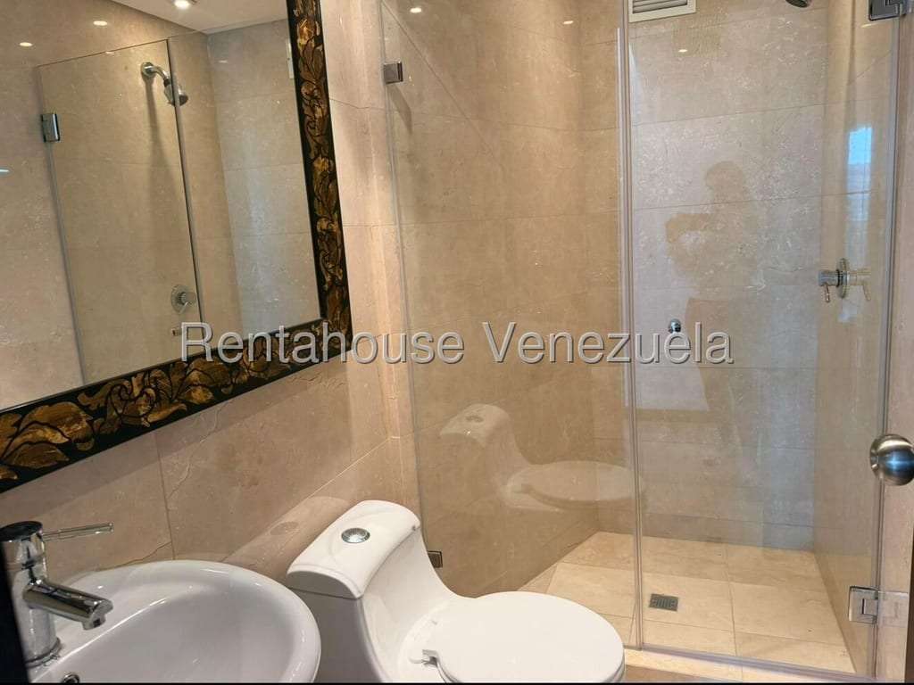 Apartamento en Las Mesetas de Santa Rosa de Lima, Caracas