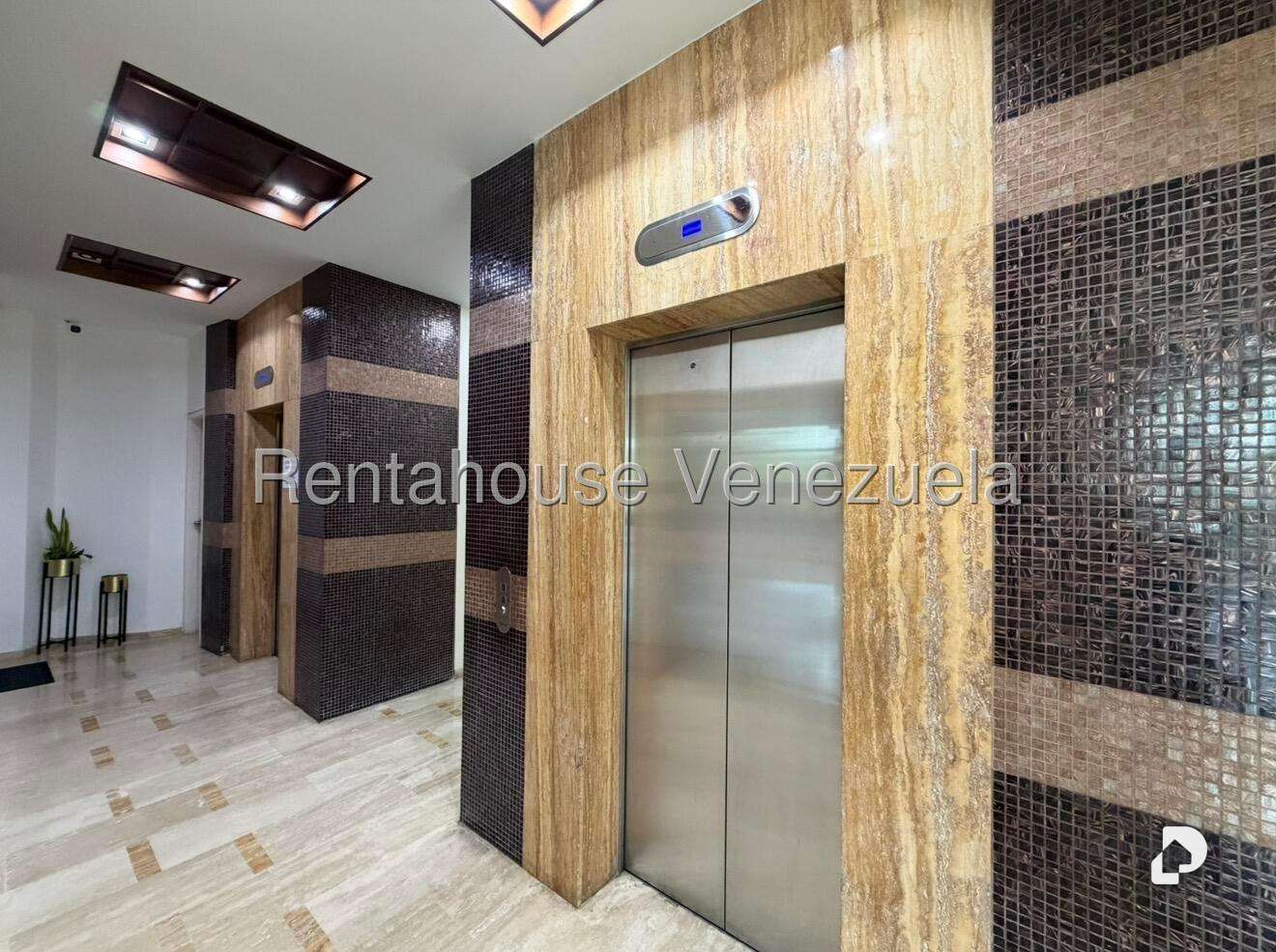 Apartamento en Las Mesetas de Santa Rosa de Lima, Caracas – 16