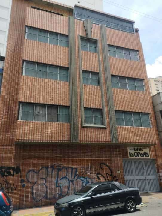 Building in La Candelaria, Caracas - 1