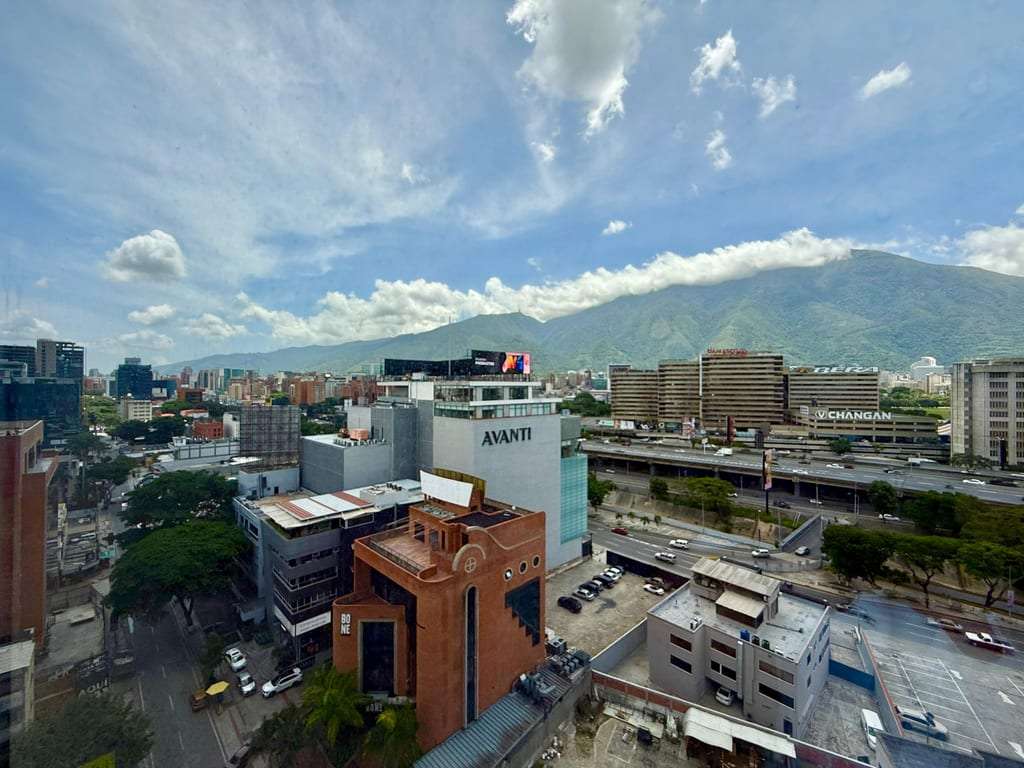 Oficina en Las Mercedes, Caracas - 1